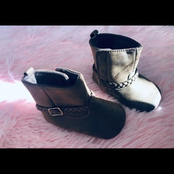 Carter’s baby boots in brown. 6-9 months. NWOT - Picture 1 of 2